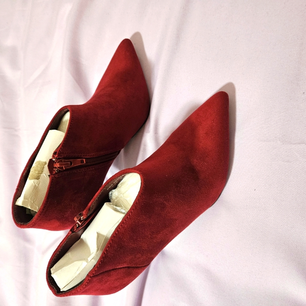 Elegant Red Suede Ankle Boots